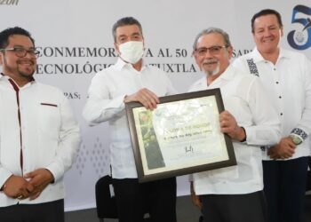Rutilio Escandón asistió a la Ceremonia del 50 Aniversario del Tecnológico Nacional de México Campus Tuxtla