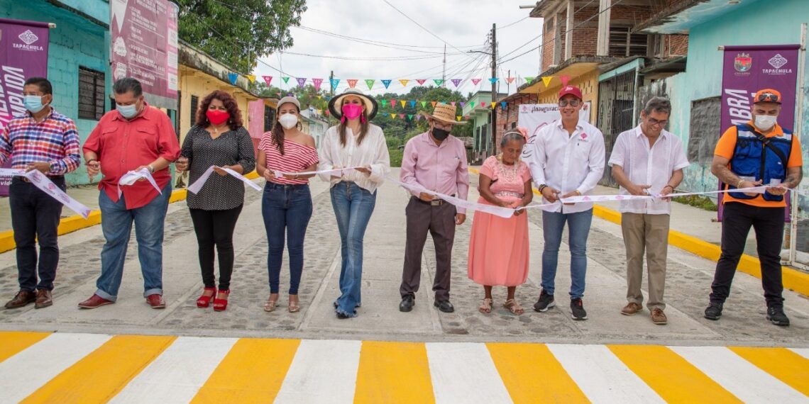 INAUGURA ROSY URBINA PAVIMENTACIÓN MIXTA EN COLONIA LAS AMÉRICAS I