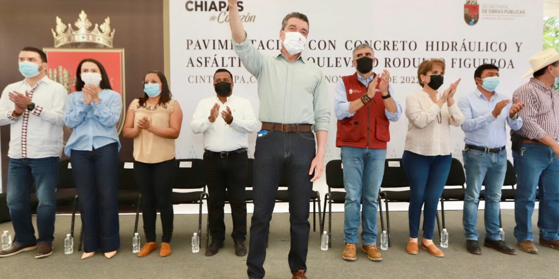 Inaugura Rutilio Escandón la pavimentación del Bulevar Rodulfo Figueroa, en Cintalapa