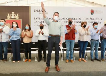 Inaugura Rutilio Escandón la pavimentación del Bulevar Rodulfo Figueroa, en Cintalapa