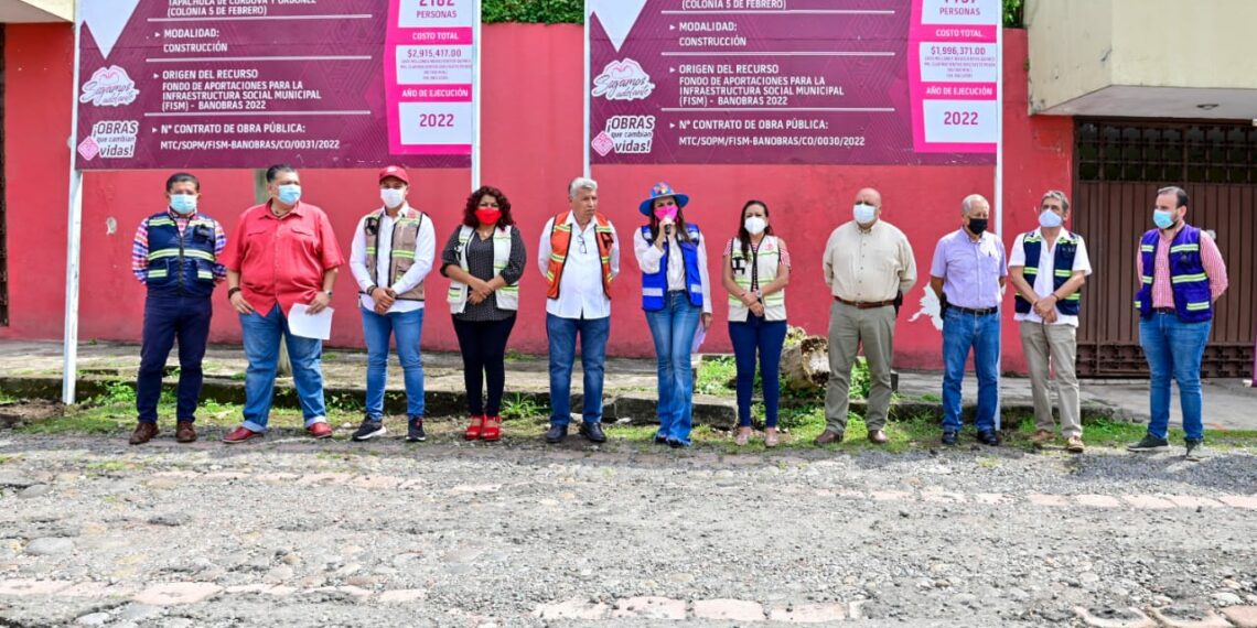 ROSY URBINA DA BANDERAZO DE INICIO DE CONSTRUCCIÓN DE RED DE ALCANTARILLADO Y AGUA EN COLONIA 5 DE FEBRERO