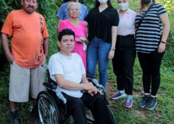 DIF TAPACHULA ENTREGA SILLA DE RUEDAS PARA APOYAR MOVILIDAD DE PERSONA