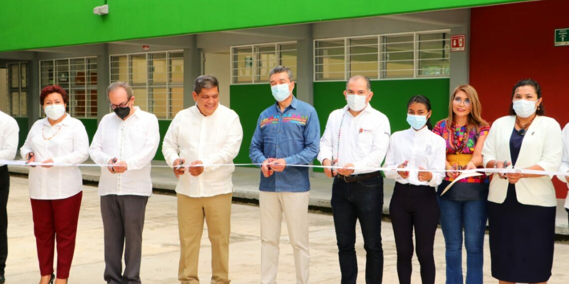Rutilio Escandón inaugura edificio de tres niveles en la subsede de la Unicach de Huixtla