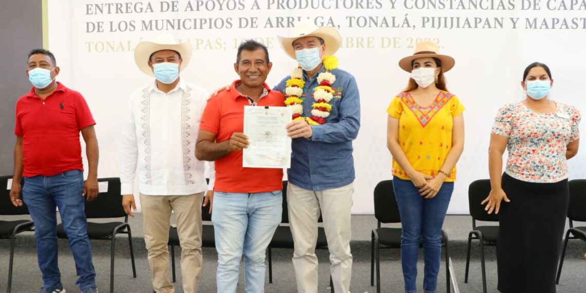 Desde Tonalá, Rutilio Escandón refrenda apoyo a las familias que viven de la pesca