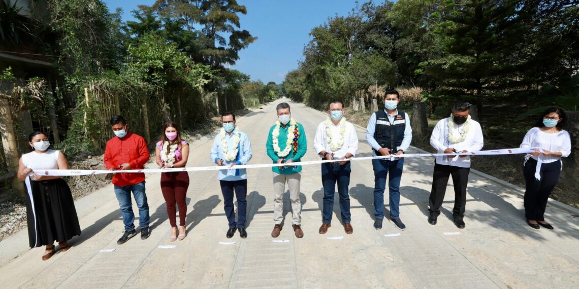 En Berriozábal, Rutilio Escandón inaugura el camino saca cosechas de la localidad Vista Hermosa