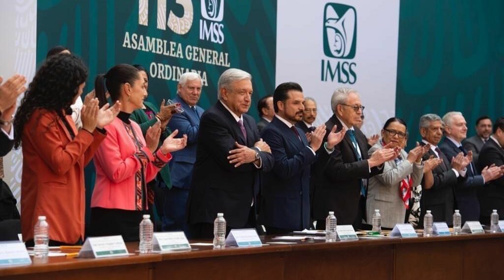ROSY URBINA ASISTE A LA 113 ASAMBLEA DEL IMSS EN PALACIO NACIONAL