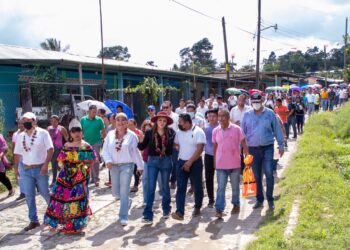 ROSY URBINA DA BANDERAZO DE INICIO DE OBRA EN EJIDO CONGREGACIÓN ZARAGOZA