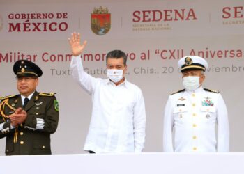 Presencia Rutilio Escandón el desfile conmemorativo al CXII Aniversario de la Revolución Mexicana