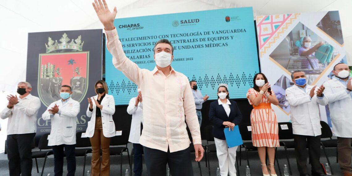 Entrega Rutilio Escandón aparatos de alta tecnología a Centrales de Equipo y Esterilización de hospitales