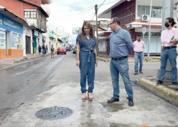 AYUNTAMIENTO INICIA REPOSICIÓN DE TAPAS DE ALCANTARILLADO CON SISTEMA ANTIRROBO