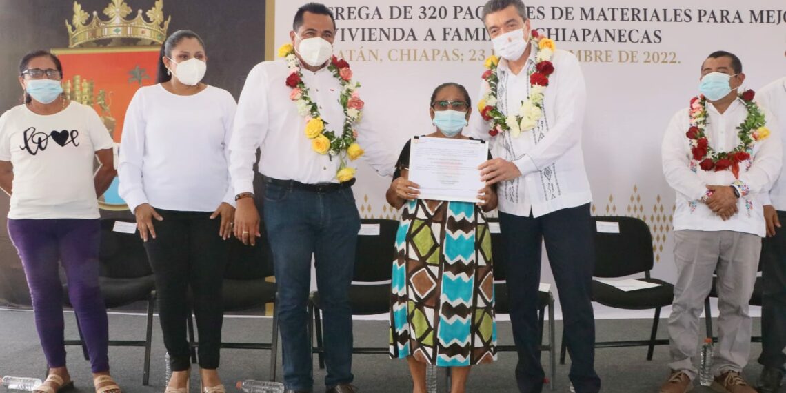 Rutilio Escandón entrega 320 paquetes para el mejoramiento de viviendas en Mazatán