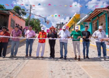ROSY URBINA INAUGURA NUEVAS VIALIDADES EN COLONIA BELEN 1 QUE FAVORECE LA SEGURIDAD Y CONECTIVIDAD DE LAS FAMILIAS TAPACHULTECAS