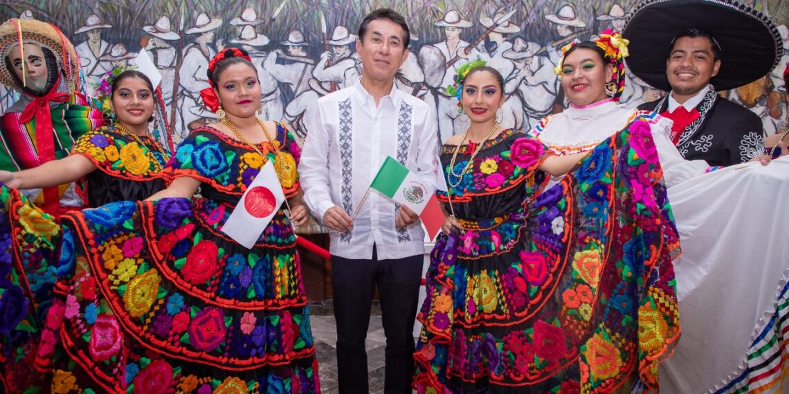AYUNTAMIENTO DE TAPACHULA ENTREGA RECONOCIMIENTO COMO VISITANTE DISTINGUIDO A EMBAJADOR JAPONÉS NORITERU FUKUSHIMA