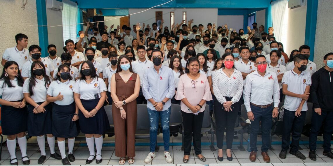 DIF TAPACHULA REALIZA FORO APPs, REDES SOCIALES Y VIH CON ESTUDIANTES DEL CETIS 137