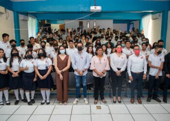 DIF TAPACHULA REALIZA FORO APPs, REDES SOCIALES Y VIH CON ESTUDIANTES DEL CETIS 137