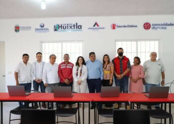 PRESIDENTE MUNICIPAL CARLOS EDUARDO SALAZAR GAM Y HELMER FERRAS COUTIÑO, DIRECTOR GENERAL DEL ICTI EN CHIAPAS INAUGURAN AULA DIDÁCTICA EN HUIXTLA