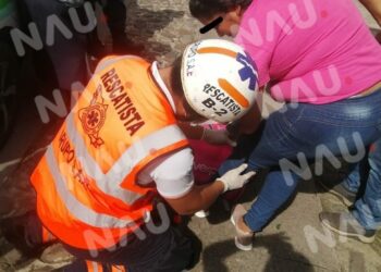 Mujer de 25 años lesionada en accidente