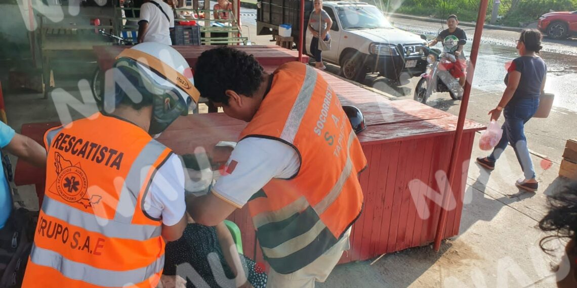 Señora resulta lesionada al derrapar la motocicleta en que viajaba