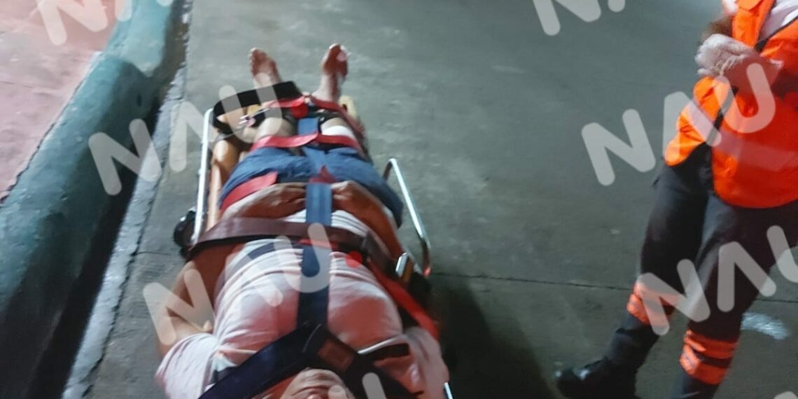 Septuagenario cae de un 3 metros de altura en su domicilio