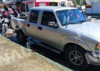 Una lesionada deja choque de camioneta y motocicleta en la colonia 5 de febrero