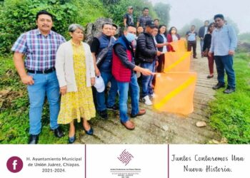 Unión Juárez. Alcalde da el banderazo de Apertura de camino, en Cantón Chiquihuites.