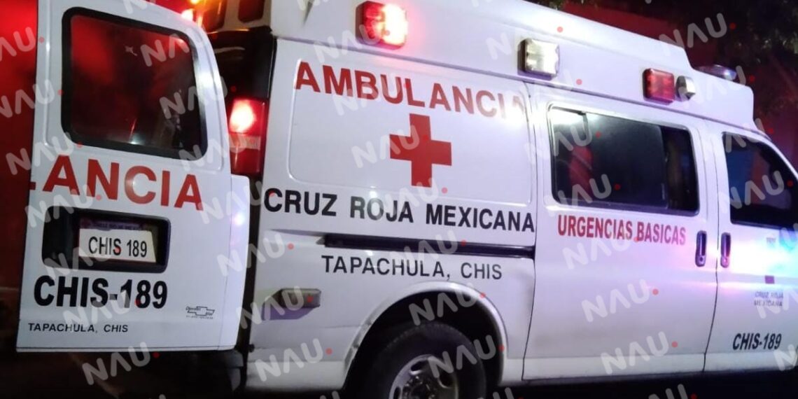 Camión de valores deja lesionado a motociclista