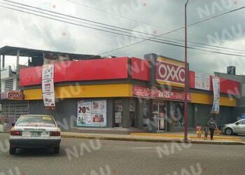 Delincuente asalta tienda Oxxo de Los Laureles