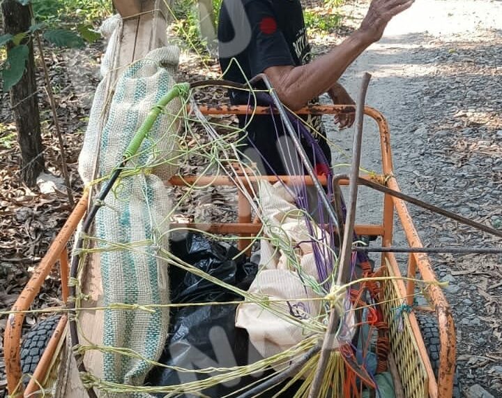 Abuelito de 96 años quedó en la calle y fue auxiliado por policías municipales de Mapastepec