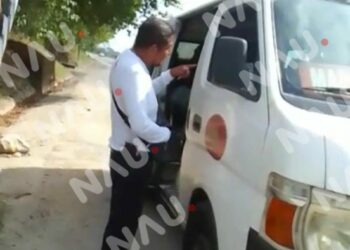 Abusivo conductor casi golpea a pasajera  “Vídeo”