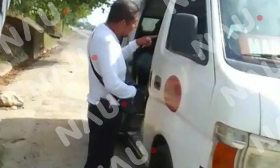 Abusivo conductor casi golpea a pasajera  “Vídeo”