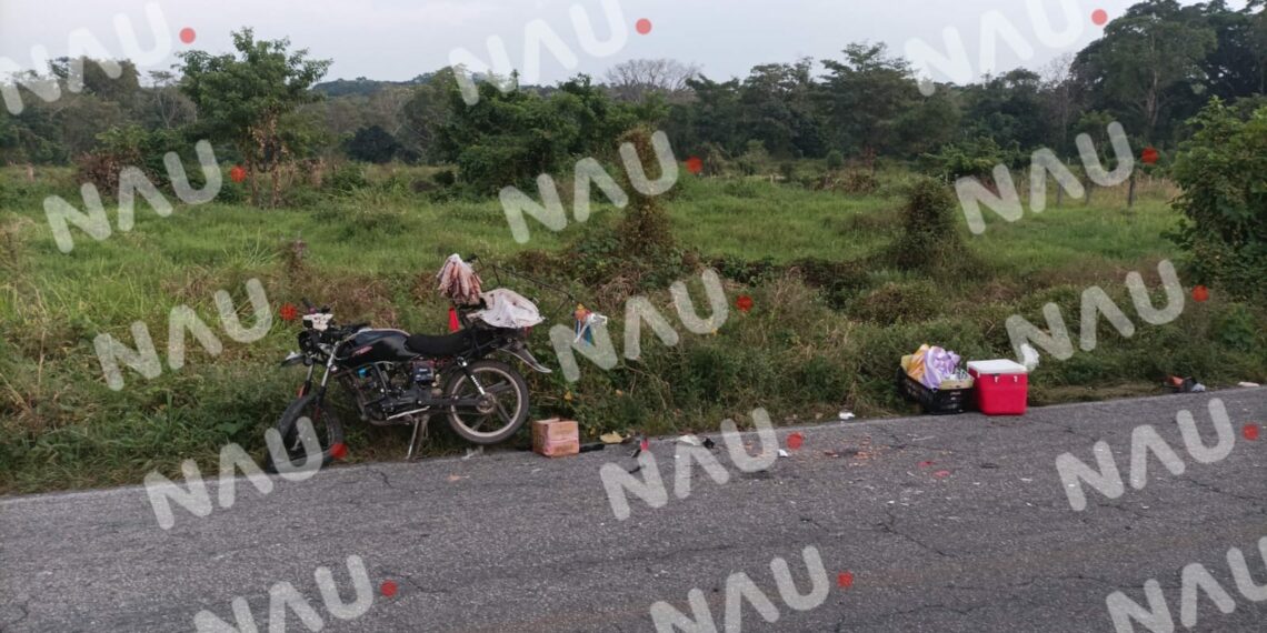 Carro casi mata a motociclista en la carretera costera