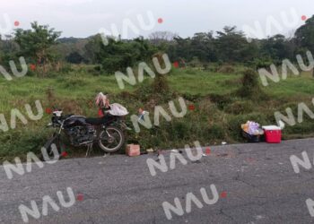 Carro casi mata a motociclista en la carretera costera