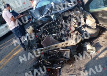 Choque de automóvil y dos tráiler deja daños en el libramiento Sur Poniente