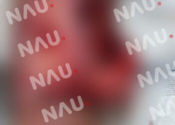 Dos motociclistas lesionados al chocar contra un taxi