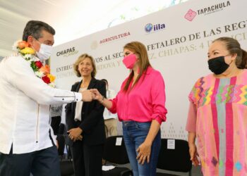 Rutilio Escandón entrega apoyos al sector cafetalero de las regiones Soconusco y Sierra