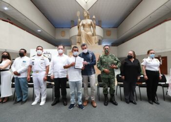 Rutilio Escandón entrega constancias de libertad a 212 personas que se encontraban en distintos penales