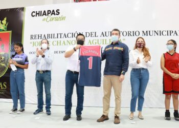 Inaugura Rutilio Escandón rehabilitación del Auditorio Municipal de Ocozocoautla