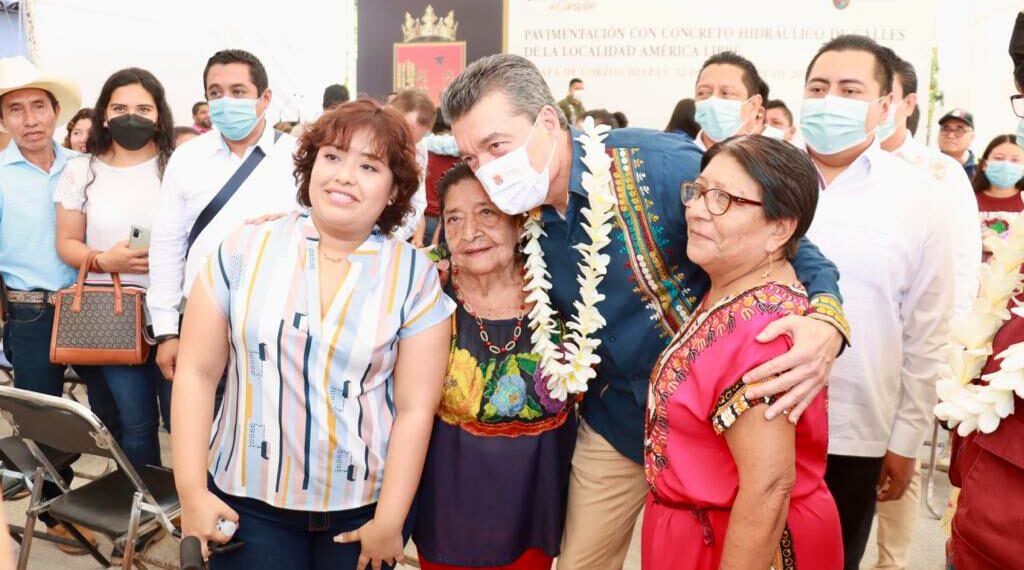 Inaugura Rutilio Escandón pavimentación de calles de localidad América Libre, en Chiapa de Corzo