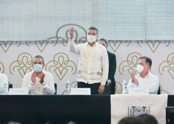 Asiste Rutilio Escandón al Cuarto Informe de Actividades de la Rectoría de la Unach