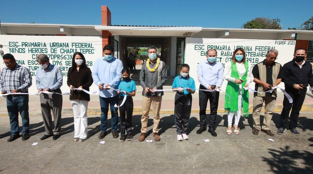 En Jiquipilas, Rutilio Escandón entrega uniformes a policías e inaugura rehabilitación de escuela primaria