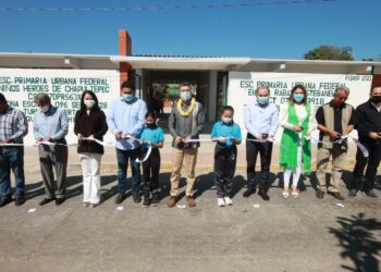 En Jiquipilas, Rutilio Escandón entrega uniformes a policías e inaugura rehabilitación de escuela primaria