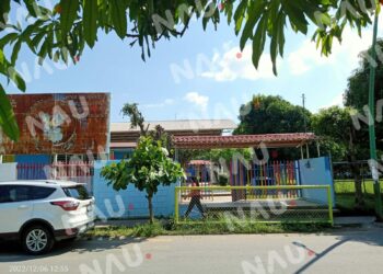 Piden a directora de plantel el pago de luz