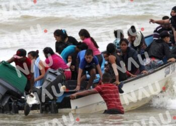 Polleros utilizan lanchas, invisibles para la Marina de México