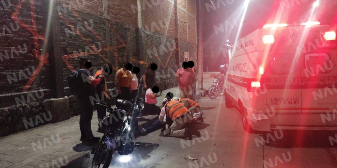Motociclista lesinado al ser impactado por una camioneta
