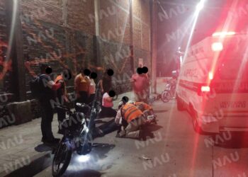 Motociclista lesinado al ser impactado por una camioneta