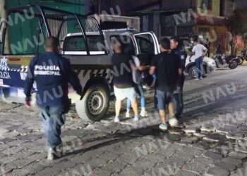 Mujer pide ayuda a su esposo