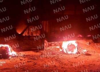 Se incendia vehículo en la zona baja de Mapastepec