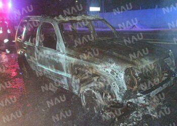 Se incendia un vehículo en la carretera Puerto Madero – Tapachula