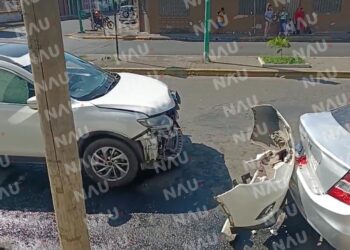 Solo daños deja accidente en la 17a calle oriente