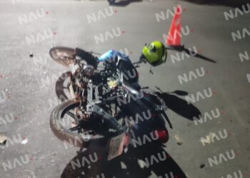 Camioneta impacta a motociclistas y se da a la fuga